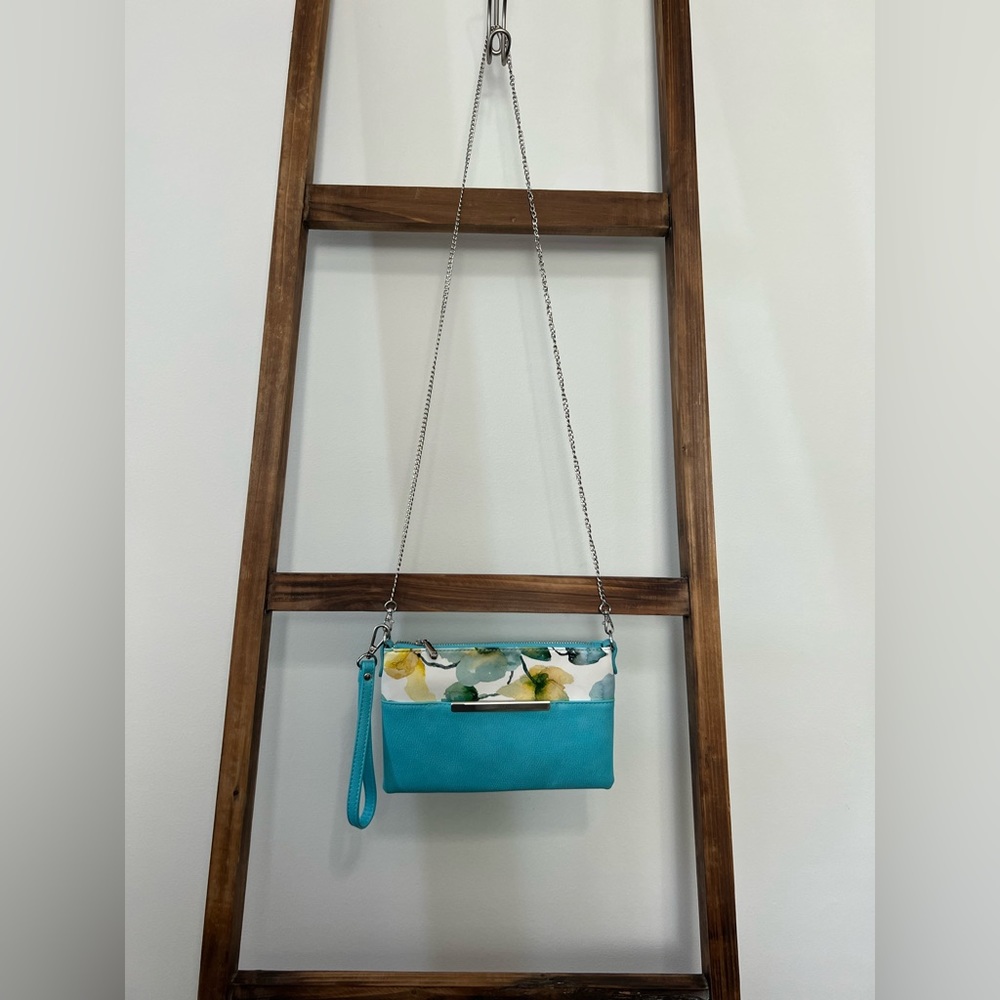 Blue/floral crossbody with chain strap